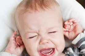 孩子半夜“满床乱滚”是热吗？背后暗含两大真相，爸妈要上心图片