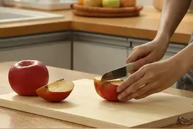 尽量不要选择3种“菜板”，不好用也不安全，为了健康不要大意图片