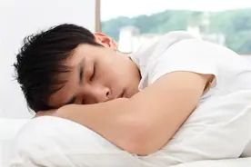 经常出现手麻？劝告：你的身体可能出现了这6种问题，别不当回事图片