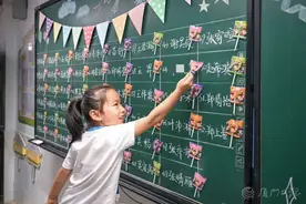 新生来了！厦门有学校送“卫星”，有的录取通知书是画的！还有，你拍带妆入学照了吗？图片