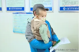 按时接种脊髓灰质炎疫苗，守护孩子健康成长图片
