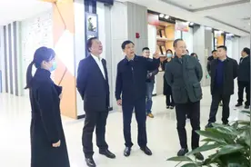 重庆市人民政府口岸和物流办公室主任巴川江赴秀山县调研乡村振兴、检查物流园区安全生产和疫情防控工作图片