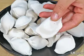 速冻饺子怎么煮才正确？大厨教你一招，出锅个个不破皮，鲜香美味图片