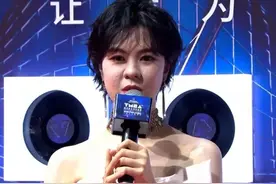 音乐盛典红毯明星未ps状态：薛之谦脸圆，郁可唯卡粉，金子涵发福图片
