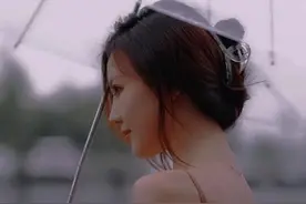 今日美女图，安静温柔的美女车模抖音@牛牛67图片