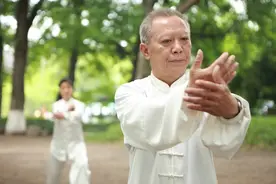 老泄残精，福穷寿尽，医生告诫养生要牢记这三点，守住你的精气神图片