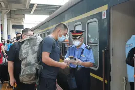 「列车，出发啦！」69岁绿皮“慢火车”最低票价仅9元图片