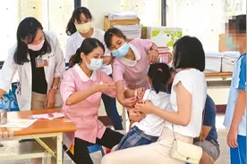 台湾儿童染疫重症6死，民众党批：“超前部署”没部署到儿童图片