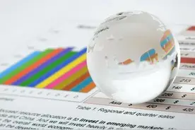 按购买力，2020年印度GDP为8.97万亿美元，美国20.9万亿，中国呢图片