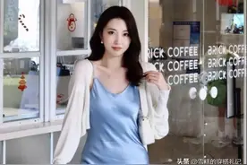 火了一种穿法叫“长裙+开衫”，很适合三四十岁的女人，优雅洋气图片