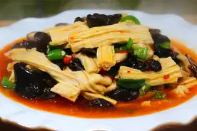 大鱼大肉吃腻了？试试腐竹这样做，简单快速又好吃，下酒又下饭图片