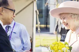 英国投资巨亏,李嘉诚把加拿大籍改回中国籍,落叶归根还是利益布局图片