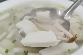 豆腐肉片汤的食材普通又简单，但味之鲜美，口感之妙，家人有口福图片