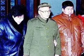 1964年，毛主席手书《蝶恋花·答李淑一》，写错一词让毛岸青泪目图片