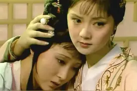 “宝钗”张莉定居国外近况，寄情玩乐至今未婚，56岁皮肤白到发光图片