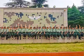 飒！这群女兵入伍100天啦！图片
