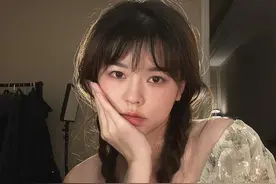 36D沫子户外直播秀腿！花式整活还摆造型？网友：不愧是封号一姐图片