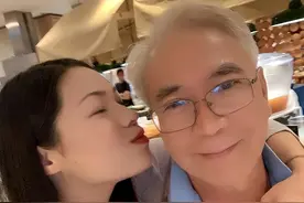 72岁老戏骨再婚！迎娶小36岁甜美女友，自曝房事和谐，一夜唱九曲图片