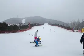 北京昌平区崔村镇：“苹果小镇”迎来冰雪嘉年华图片