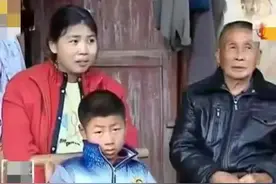 63大爷收留16岁女子，3年后为他生育1子，10年后，大爷却后悔了图片