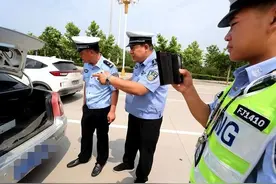 开车出行，这3种违法行为不能有！了解一下图片
