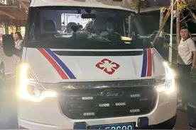 青海六岁儿童烧伤转运千里，甘肃，四川交警接力打开绿色通道。图片