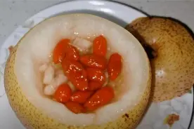 教你冰糖雪梨正确做法，果肉香甜，润肺止咳化痰，大人小孩都爱喝图片
