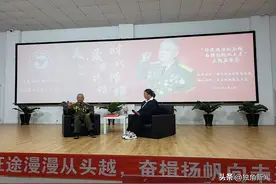 李光祥将军带领大连市沙河口区黑石礁街道“五老”向大学生做传承红色基因教育图片