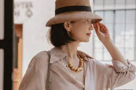 大妈们出游别总围丝巾！学三木妈妈这样戴“帽子”，特洋气还上镜图片