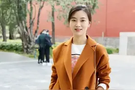 她是书法界的美人，写得一手好书法，楷书入选十二届国展图片