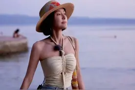 秦岚：熟女魅力炸裂内娱，连小鲜肉都无法抗拒的“圈姐天菜”图片