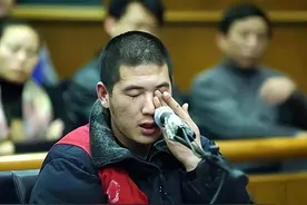 06年退伍军人摆摊生活，刺死城管被判死刑，一句辩护词让法官改判图片