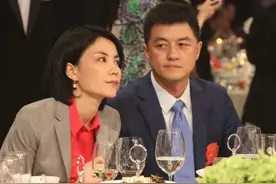 李亚鹏官宣生子，李嫣发文表达不满？王菲为何无动于衷图片