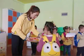 别看幼师工资低，但“隐藏福利”并不少，双休只不过其中之一图片