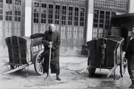 1951年，陈毅给了黄金荣一把扫帚让他扫大街，蒋介石：陈毅太厉害图片