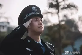 什么样的警察，才能穿“白衬衫”？白衬衫和蓝衬衫有何不同？图片