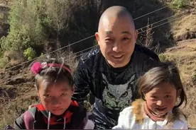 3岁女儿一眼认出爸爸石像！含泪拥抱久久不舍离去图片