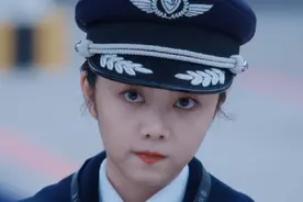 《向风而行》谭松韵撑不起女机长的气场，被四个空姐女配抢了风头图片