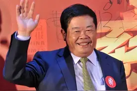 曹德旺走下“铁王座”的背后，是另一个“玻璃大王”的崛起图片