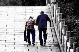 我写《父母恩重难报歌》的啼泪因缘…一首看哭听哭了很多人的心歌图片