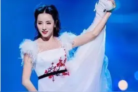 “央视才女”李思思：9次上春晚，和初恋结婚生2胎，真正人生赢家图片