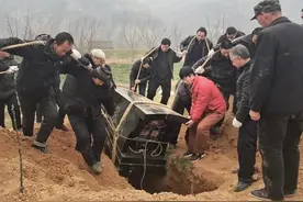 当人去世之后，到底是土葬好还是火葬好？人死后大脑还清醒吗？图片
