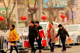 去亲友家做客，这4句“客套话”要注意，千万别当真，小心出洋相图片