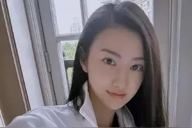 景甜在风波后首晒自拍照片，暴瘦堪比整容。图片