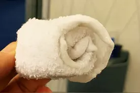 在房间里挂上了一条湿毛巾，好多人不懂有啥用，想不到这么厉害！图片