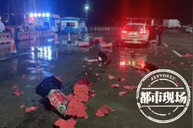 女子开车进服务区未减速，“嘣”的一声巨响直接起飞了图片
