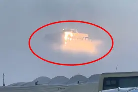 昆明天空出现金光闪闪的建筑，分析：不是海市蜃楼图片