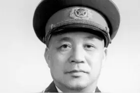 此人资历很老战功也大，授衔前却有人说他骄傲，毛主席划去他名字图片