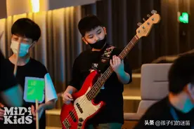 家长陪伴少儿学习乐器时，“鞭策”和“逼迫”的界限在哪里？图片