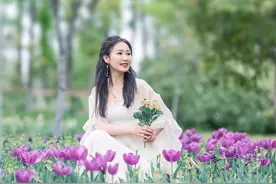 中年姐姐户外人像如何拍气质美照？7个优雅摆姿，气质好看很吸睛图片
